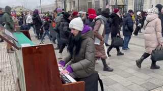Watch | This video of pianist playing 'What a Wonderful World' outside Lviv station has gone viral