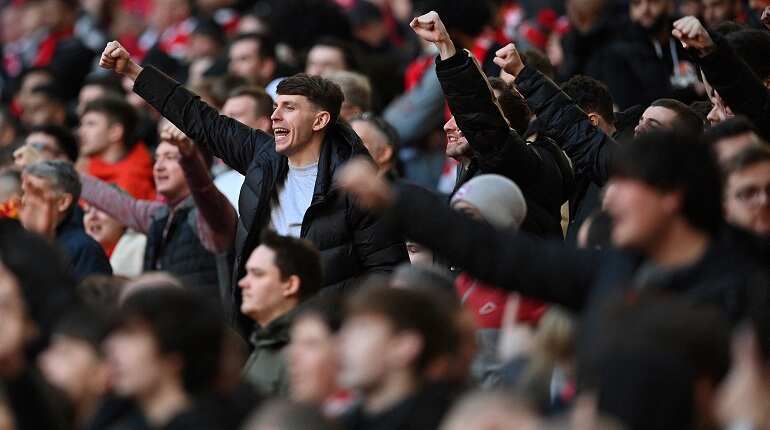 Chelsea supporters chant Roman Abramovich's name to interrupt Ukraine solidarity gesture Chelsea supporters chant Roman Abramovich's name to interrupt Ukraine solidarity gesture