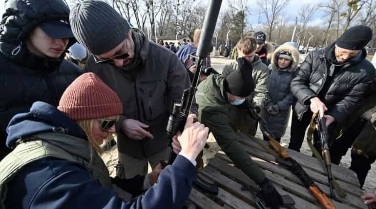 Chaos of war in Ukraine could fuel new COVID-19 surge, doctors say
