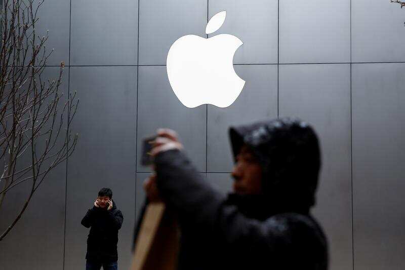 Workers at Apple store in New York start a union movement