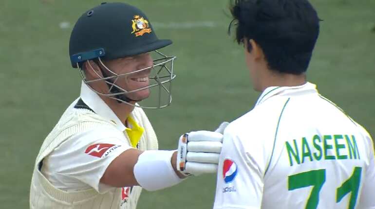 David Warner gives Naseem Shah a pat on shoulder as Pakistan pacer tries to sledge him - WATCH David Warner gives Naseem Shah a pat on shoulder as Pakistan pacer tries to sledge him - WATCH