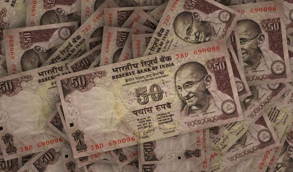 India's foreign exchange reserves fall; gold reserves decline