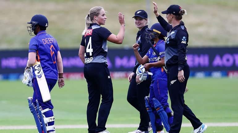 WWC 2022: 'We know what's coming up' - NZ skipper Sophie Devine ahead of big clash vs India WWC 2022: 'We know what's coming up' - NZ skipper Sophie Devine ahead of big clash vs India