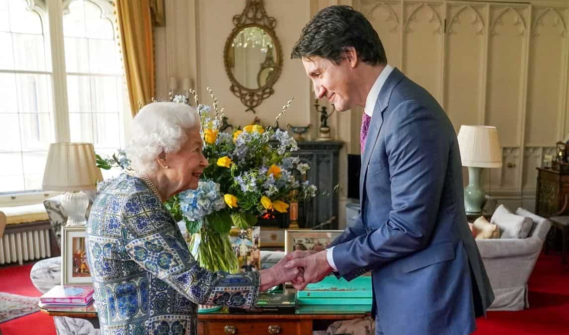 UK's Queen meets Canada's PM in first in-person meeting since catching Covid; pays tribute to Ukraine UK's Queen meets Canada's PM in first in-person meeting since catching Covid; pays tribute to Ukraine