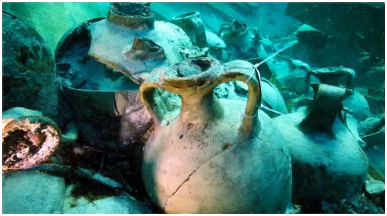 1700-year-old Roman shipwreck reveals perfectly preserved artifacts 1700-year-old Roman shipwreck reveals perfectly preserved artifacts