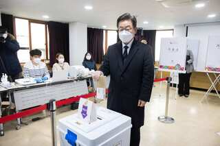 South Korea votes for new leader to tackle COVID-19, soaring house prices, inequality