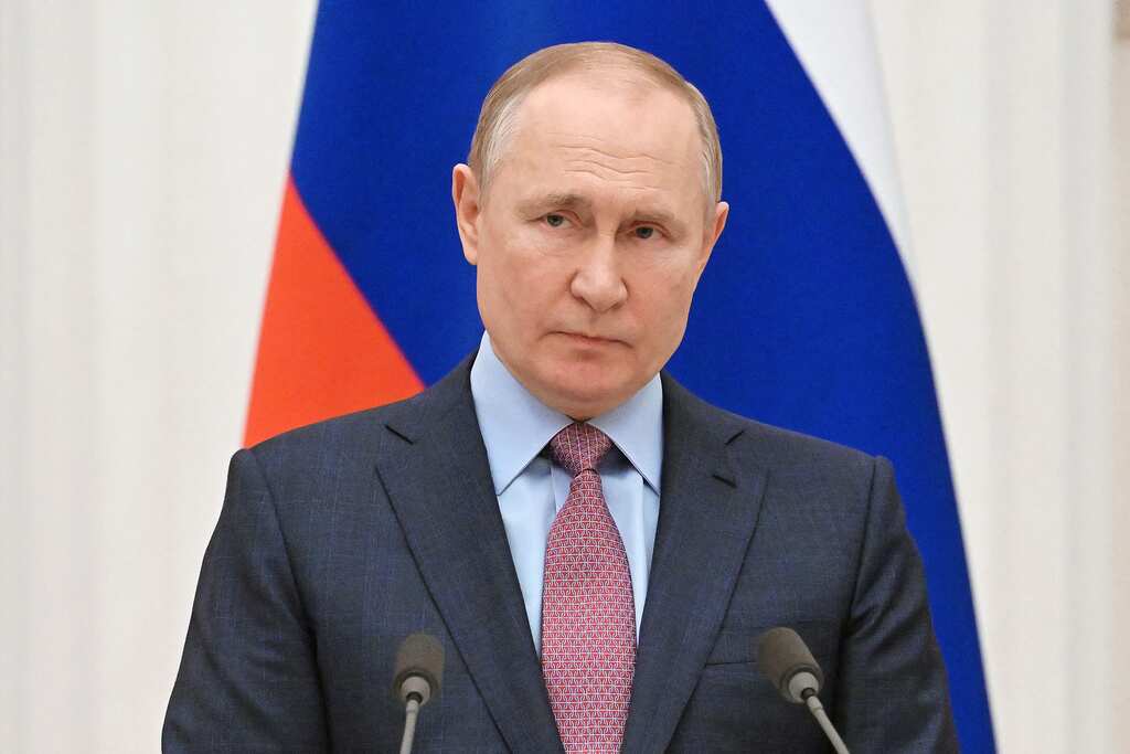 US Intel : 'Putin may escalate assault in Ukraine'