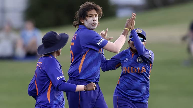 Women's World Cup 2022: Indian pacer Jhulan Goswami equals world record in clash against New Zealand Women's World Cup 2022: Indian pacer Jhulan Goswami equals world record in clash against New Zealand