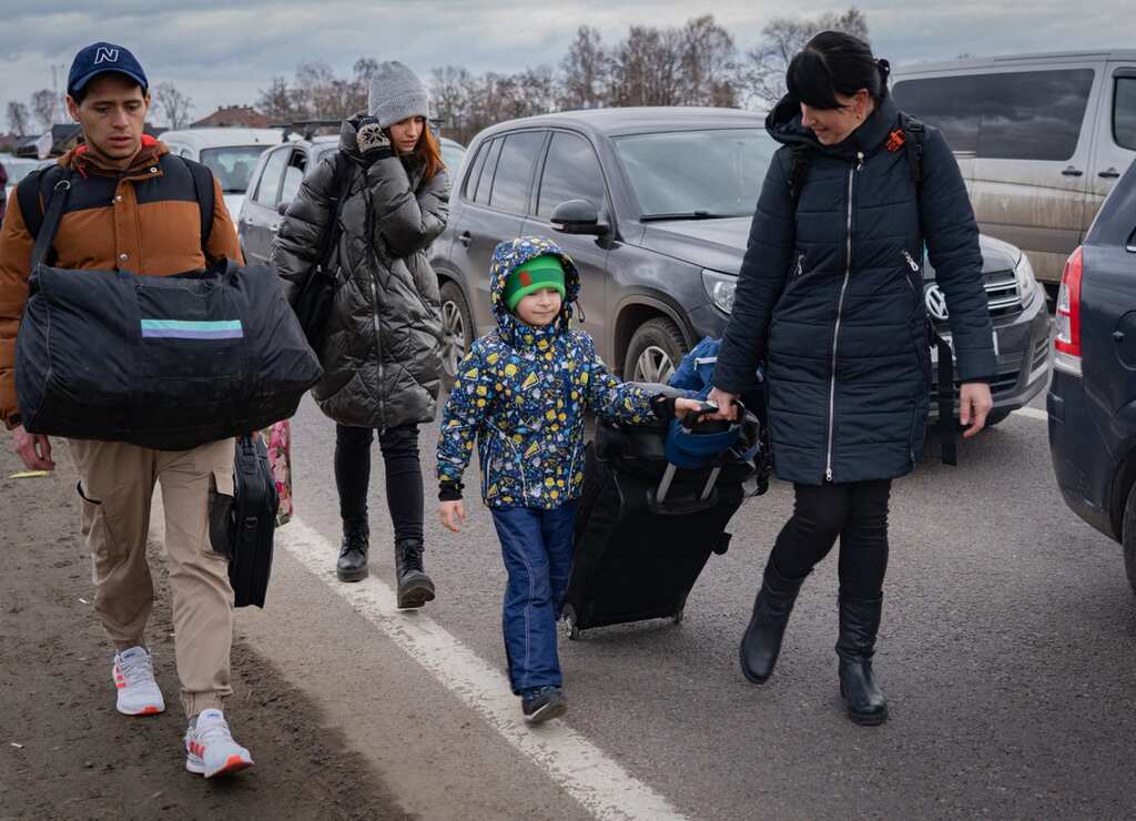Capital Kyiv turns fortress, families flee as Russian troops advance amid invasion of Ukraine