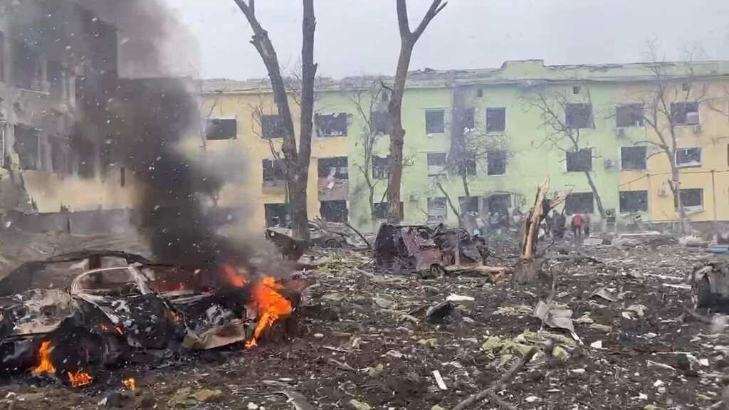 Ukraine war: Explainer - Is Russia using 'dumb bombs'?