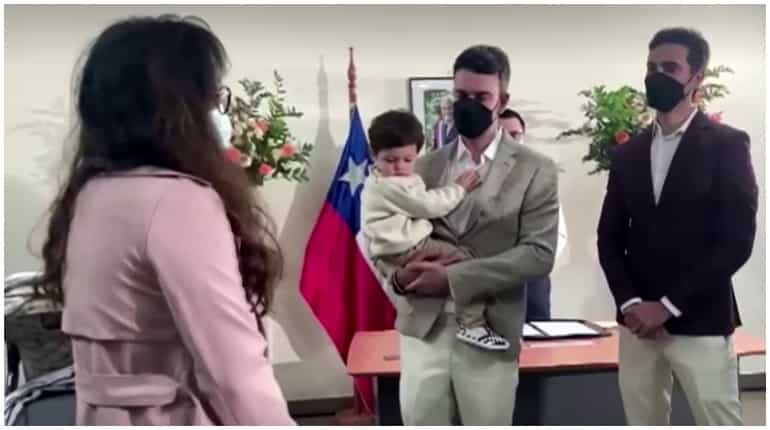Chile: First gay couple ties knot as same-sex marriage law comes into effect Chile: First gay couple ties knot as same-sex marriage law comes into effect