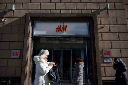 WATCH | Mad rush in Moscow as shoppers take last chance to shop at H&M