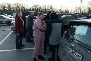 20,000 civilians escape Mariupol through humanitarian corridor in private cars