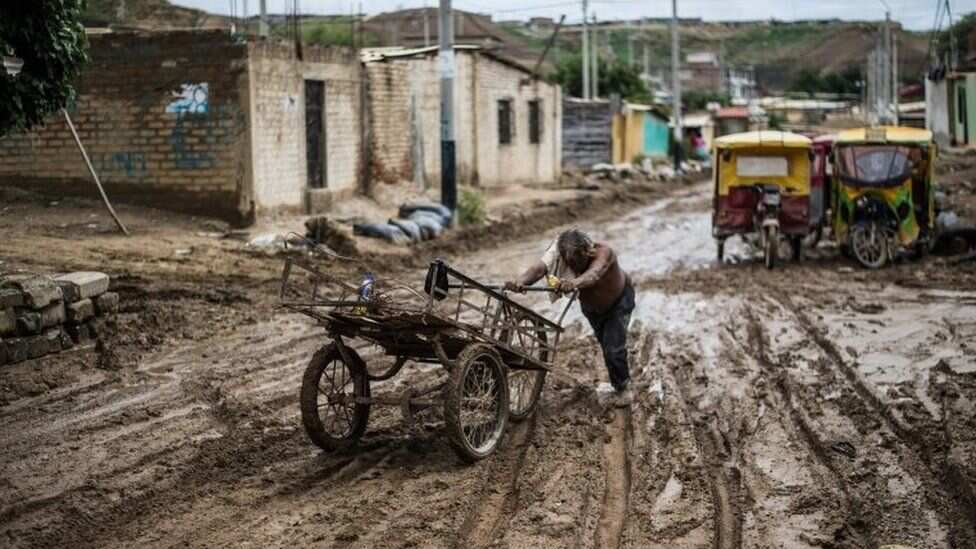 Peru: Three killed including an infant in Retamas, 80 home affected by massive landslide