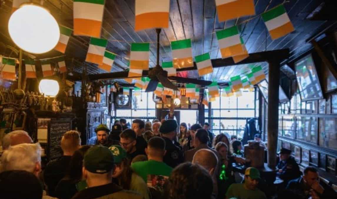 People to gather in a large number