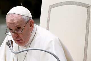 WATCH | Little boy runs to Pope Francis during weekly audience