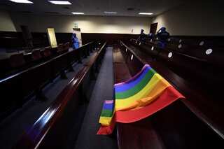 US judge rules against Kentucky clerk who denied same-sex marriage licenses