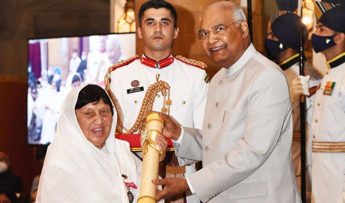 Acharya Shri Chandanaji