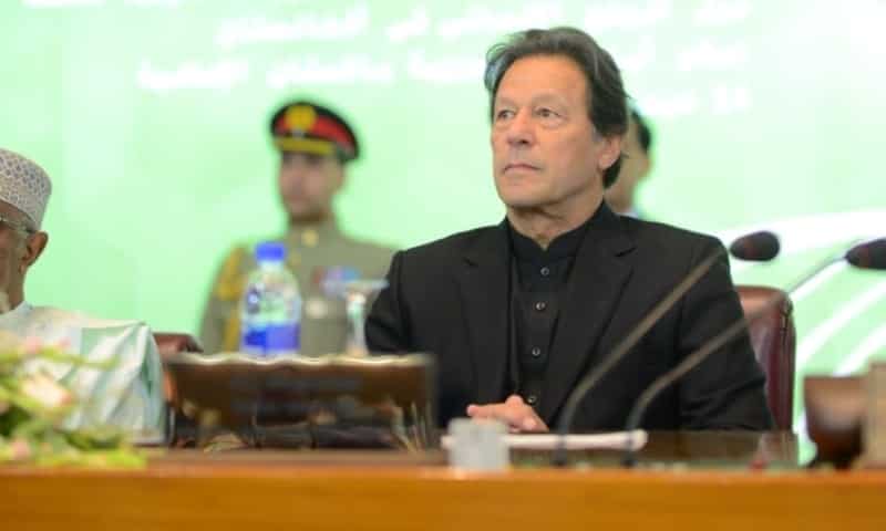 Pakistan: PM chair at stake, Imran Khan raises Kashmir issue at OIC meet