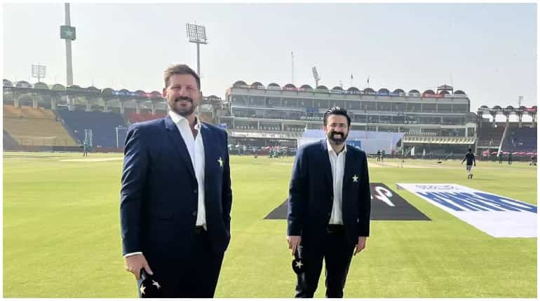 Pak vs Aus: Commentator Kasprowicz corrects himself in a jiffy after calling Lahore pitch flat - WATCH