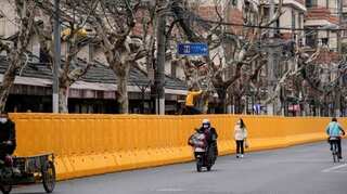Shanghai residents panic, sleep in office as lockdown threats loom amid China's biggest COVID-19 outbreak