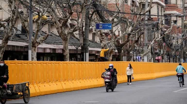 Shanghai residents panic, sleep in office as lockdown threats loom amid China's biggest COVID-19 outbreak