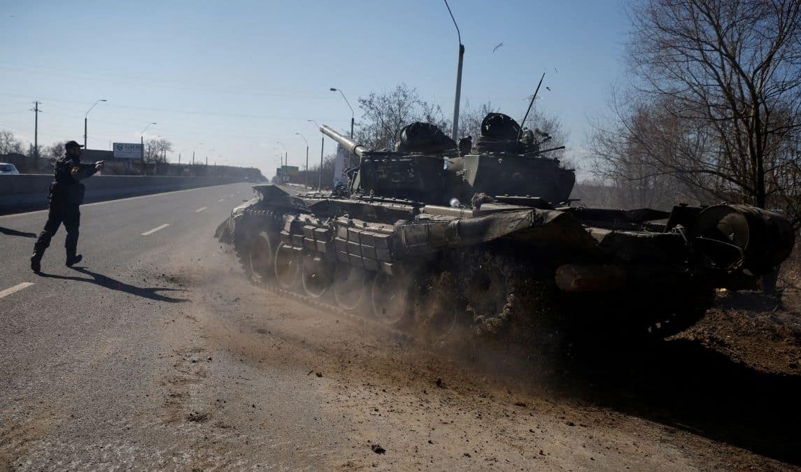 Pentagon says Russian army 'taking defensive positions' in Ukraine Pentagon says Russian army 'taking defensive positions' in Ukraine