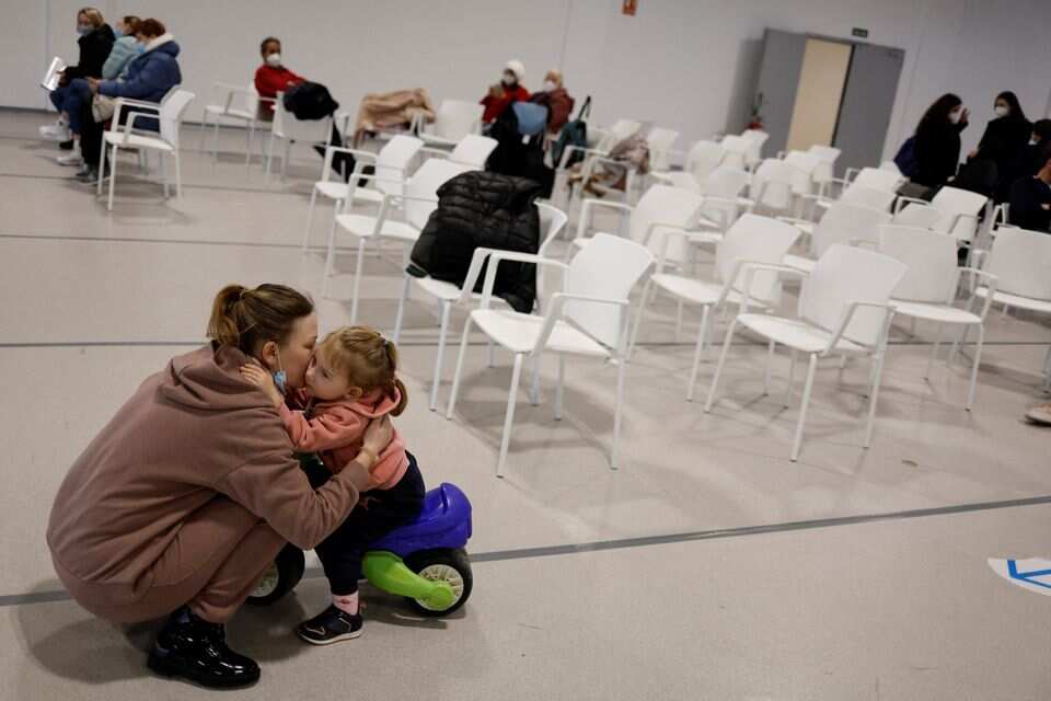 Three generations of women flee war in Ukraine for Spain Three generations of women flee war in Ukraine for Spain