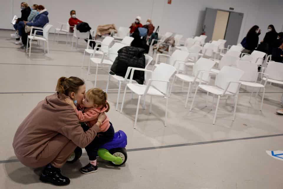 Three generations of women flee war in Ukraine for Spain