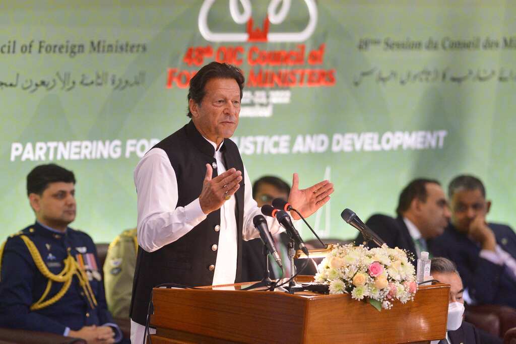 Pakistan PM Imran Khan urges nation for support ahead of no-confidence vote