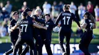 Women's World Cup: Suzie Bates' ton, Hannah Rowe's five-for powers New Zealand to 71-run win over Pakistan