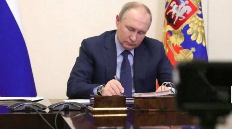 Kremlin says it's not for Biden to say if Putin stays in power