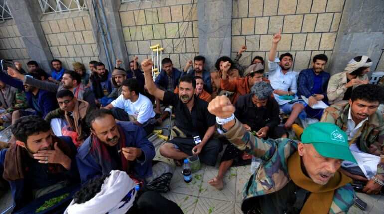 Coalition air strikes pummel Yemen despite rebel truce Coalition air strikes pummel Yemen despite rebel truce
