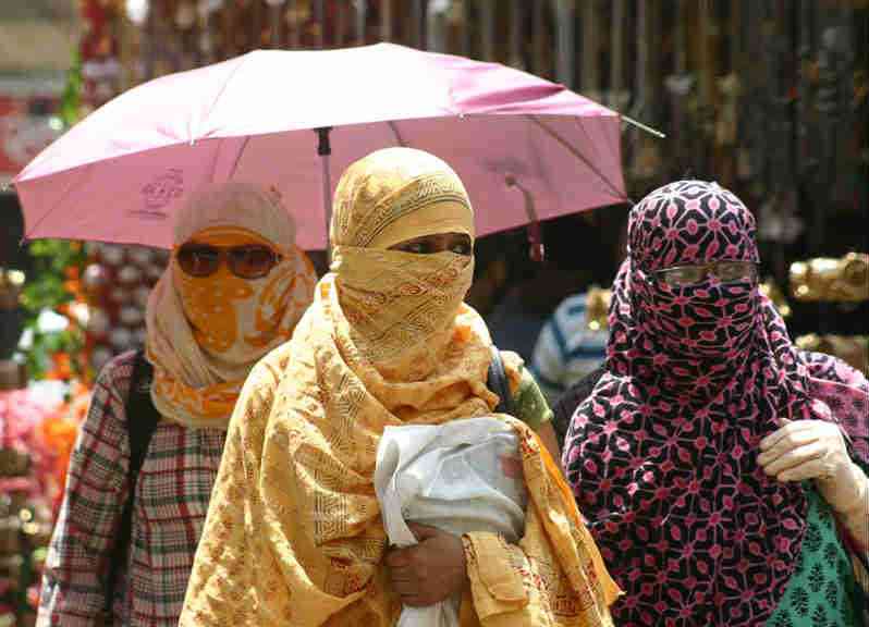 Temperature shoots past 40 degress celsius in Indian capital, IMD raises concern