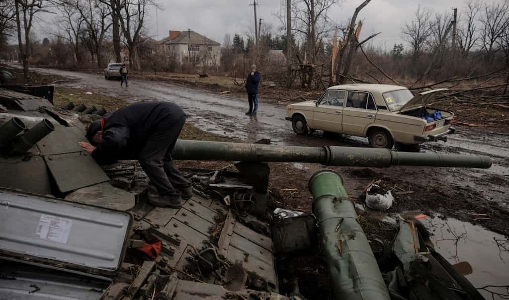 UK spy chief claims Russian soldiers refusing to carry out orders, shot down own aircraft