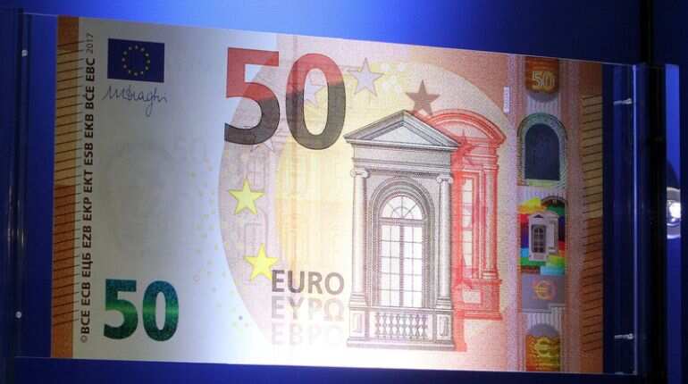 Euro dips amid caution over Ukraine, Norwegian crown plunges Euro dips amid caution over Ukraine, Norwegian crown plunges