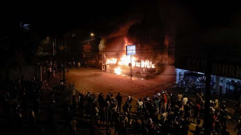 Sri Lanka imposes curfew after protests outside President Rajapaksa’s home turn violent Sri Lanka imposes curfew after protests outside President Rajapaksa’s home turn violent