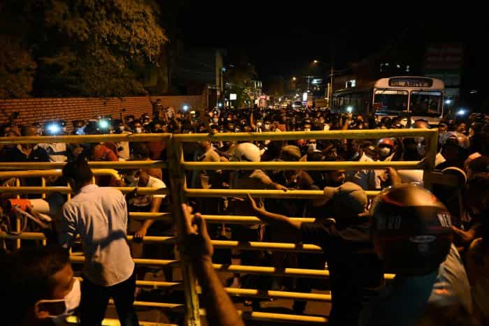 Sri Lanka Economic Crisis: Hundreds try to storm President Gotabaya's home, demands resignation