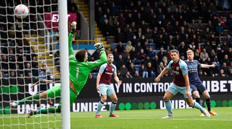 Premier League: De Bruyne, Gundogan strike as Man City reclaim top spot from Liverpool with 2-0 win vs Burnley Premier League: De Bruyne, Gundogan strike as Man City reclaim top spot from Liverpool with 2-0 win vs Burnley