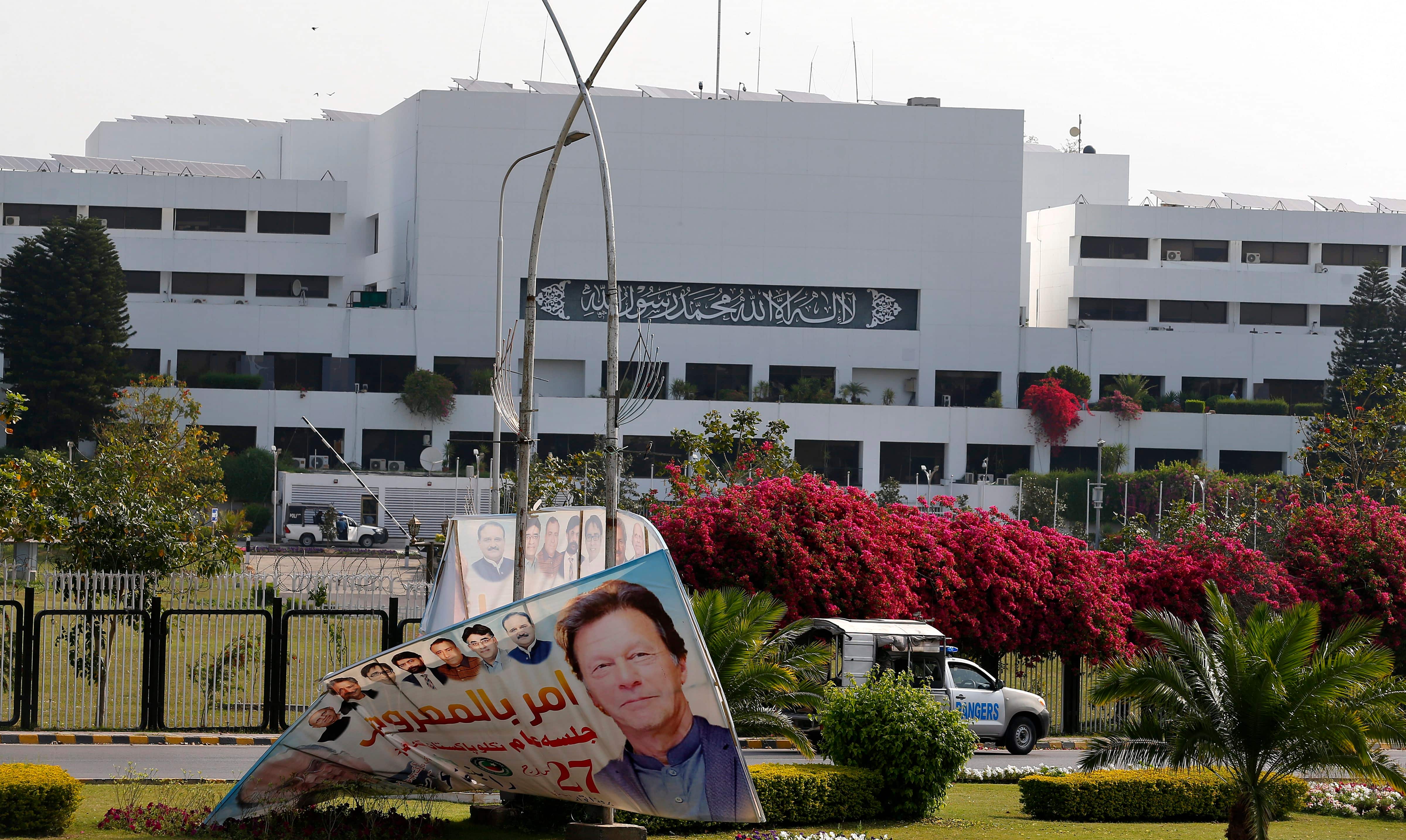 Imran Khan to continue as Pakistan prime minister until caretaker PM is appointed