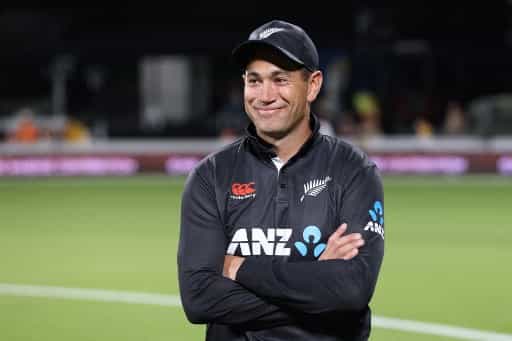 Ross Taylor plucks final catch in last ODI as New Zealand sweep series against Netherlands