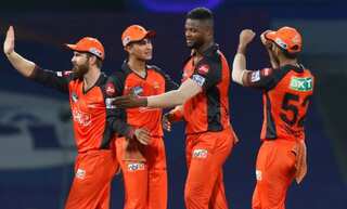 IPL 2022: SRH skipper Kane Williamson pulls off sharp catch to dismiss Quinton de Kock - WATCH