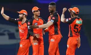 IPL 2022: SRH skipper Kane Williamson pulls off sharp catch to dismiss Quinton de Kock - WATCH
