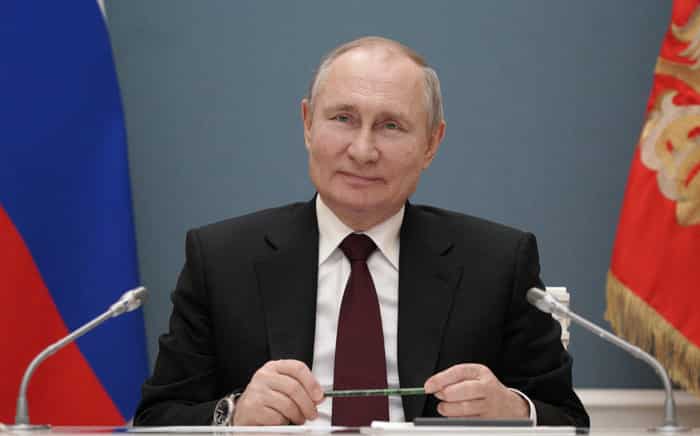 Russia threatens legal action if forced into sovereign debt default