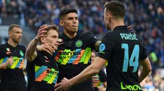 Inter Milan beat Verona 2-0 to move closer to top as AC Milan, Napoli falter in Serie A title race