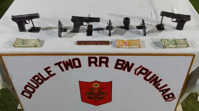 Police arrests three hybrid terrorists of Lashkar-e-Taiba in Kashmir Police arrests three hybrid terrorists of Lashkar-e-Taiba in Kashmir