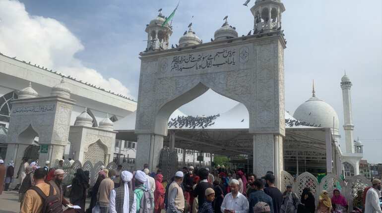 Kashmir: Markets abuzz, mosques open during Ramazan after two years due to COVID-19