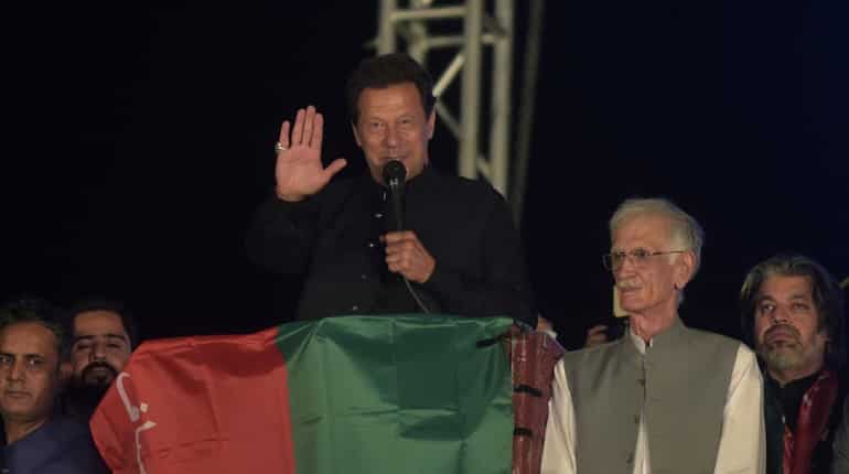 Former PM Imran Khan requests Pakistanis living abroad to donate for his campaign against 'imported' govt Former PM Imran Khan requests Pakistanis living abroad to donate for his campaign against 'imported' govt
