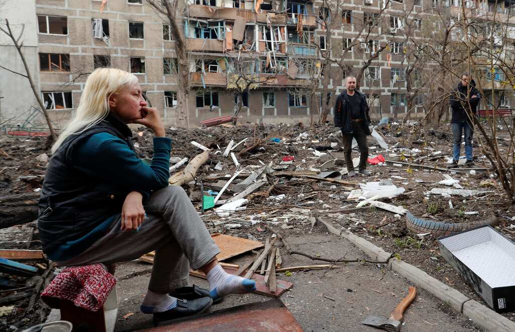 Russia issues Mariupol ultimatum amid Donbas offensive