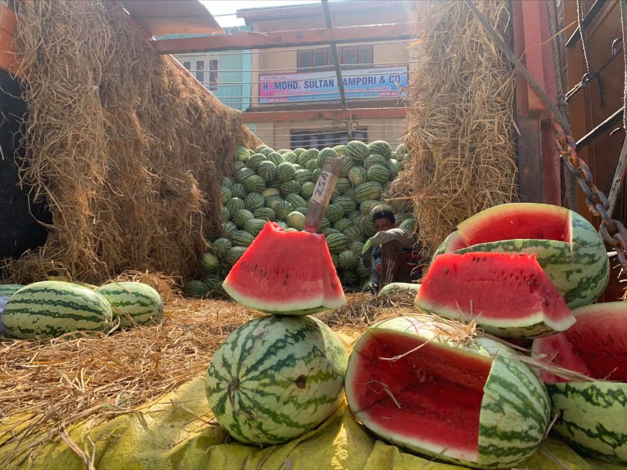 Kashmir breaking all records in watermelon sales during Ramadan Kashmir breaking all records in watermelon sales during Ramadan